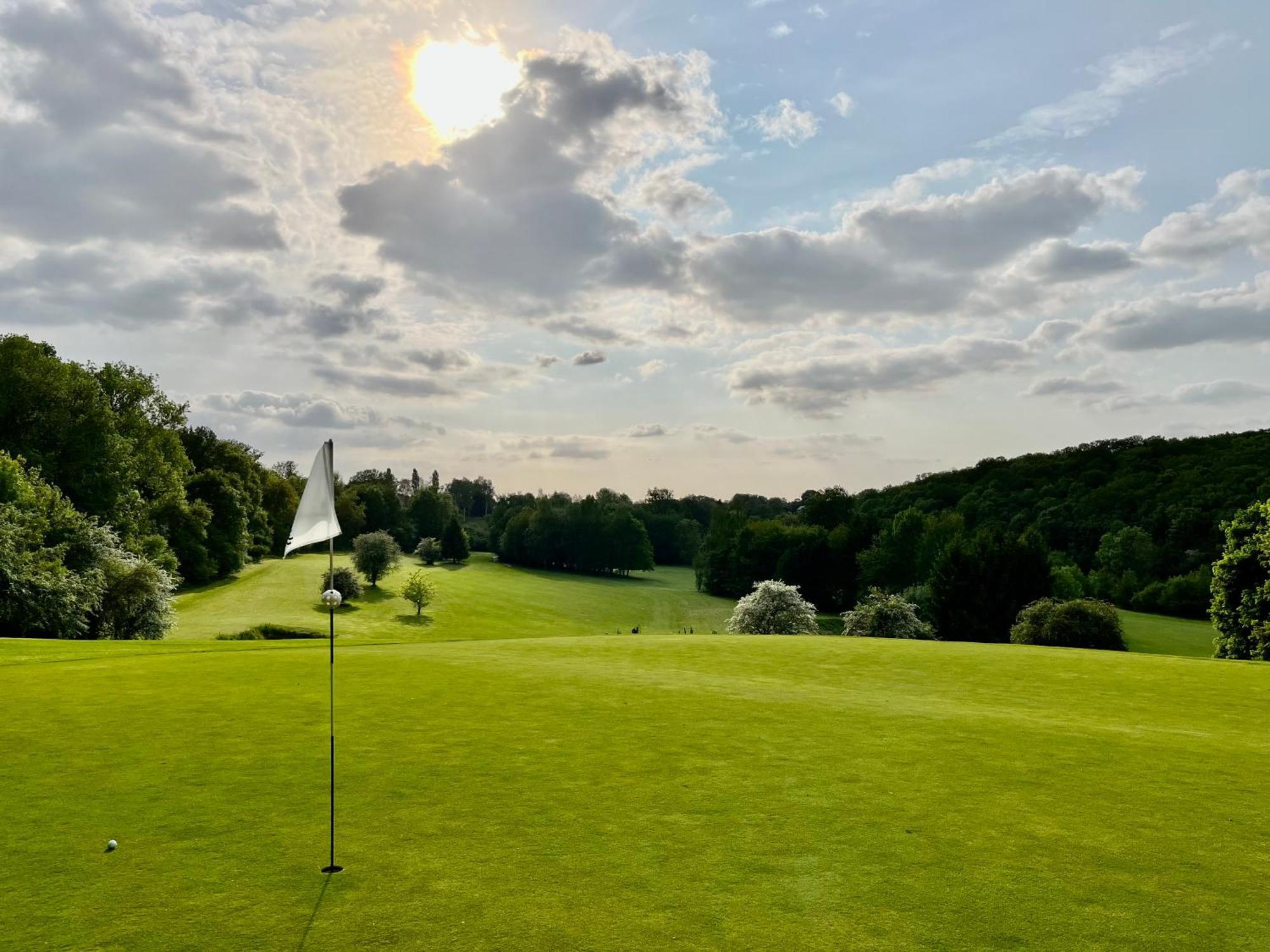 Golf & Hotel De Falnuee Mazy Eksteriør bilde