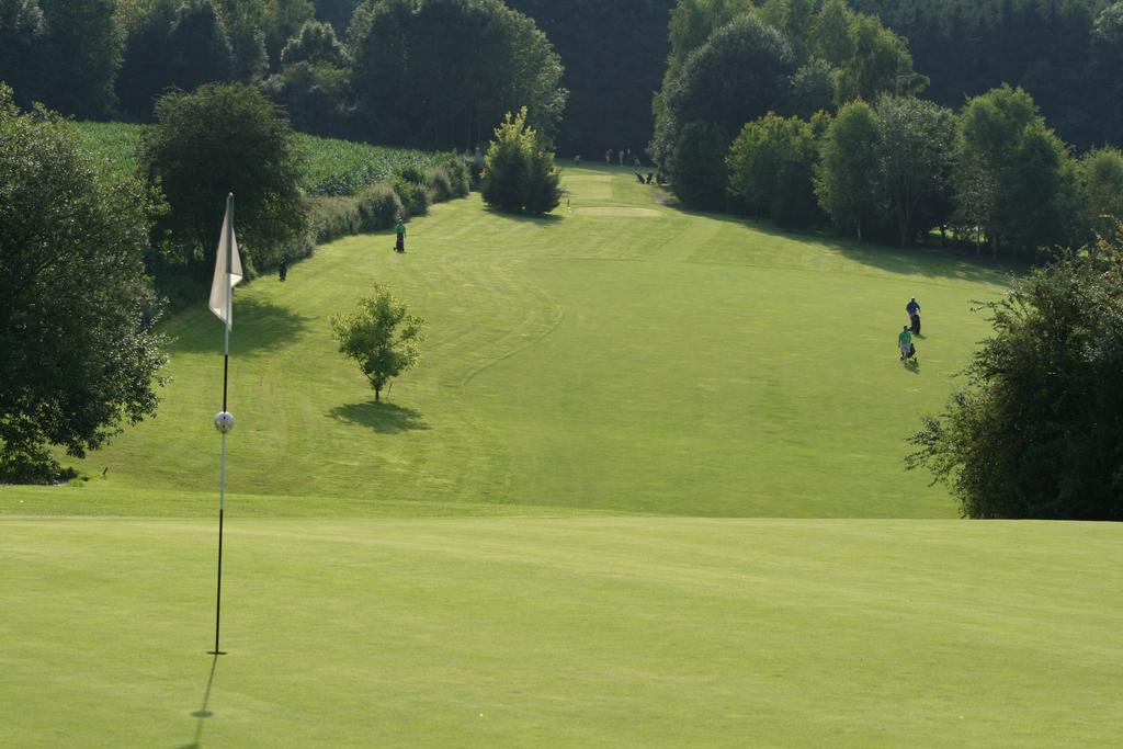 Golf & Hotel De Falnuee Mazy Eksteriør bilde