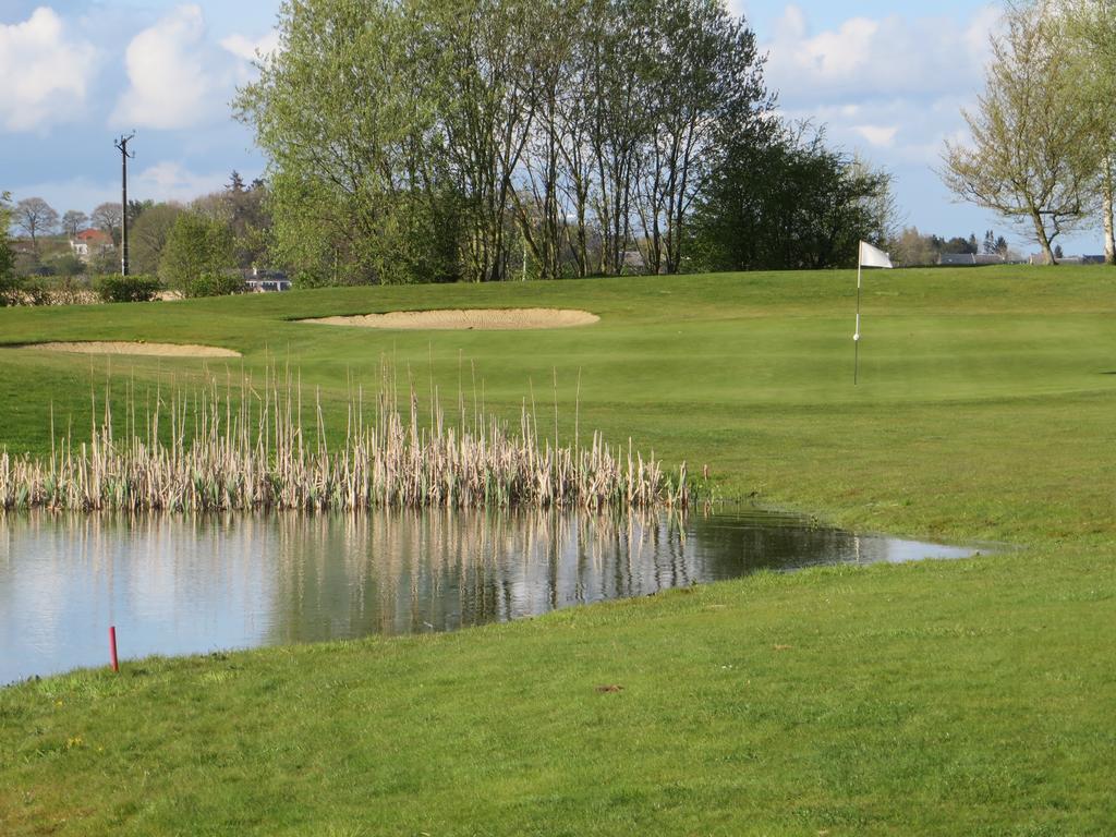 Golf & Hotel De Falnuee Mazy Eksteriør bilde