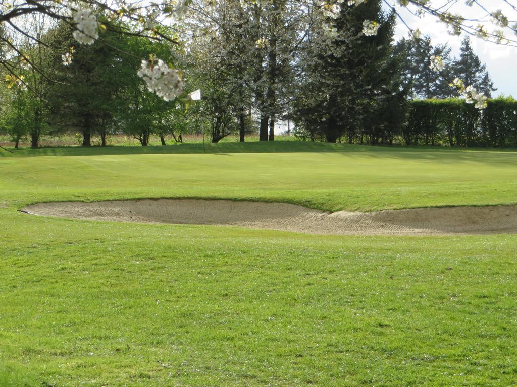Golf & Hotel De Falnuee Mazy Eksteriør bilde
