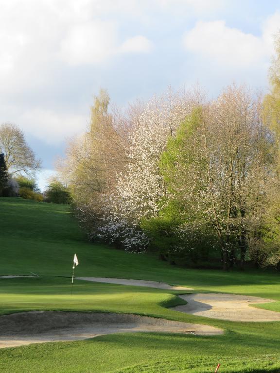 Golf & Hotel De Falnuee Mazy Eksteriør bilde