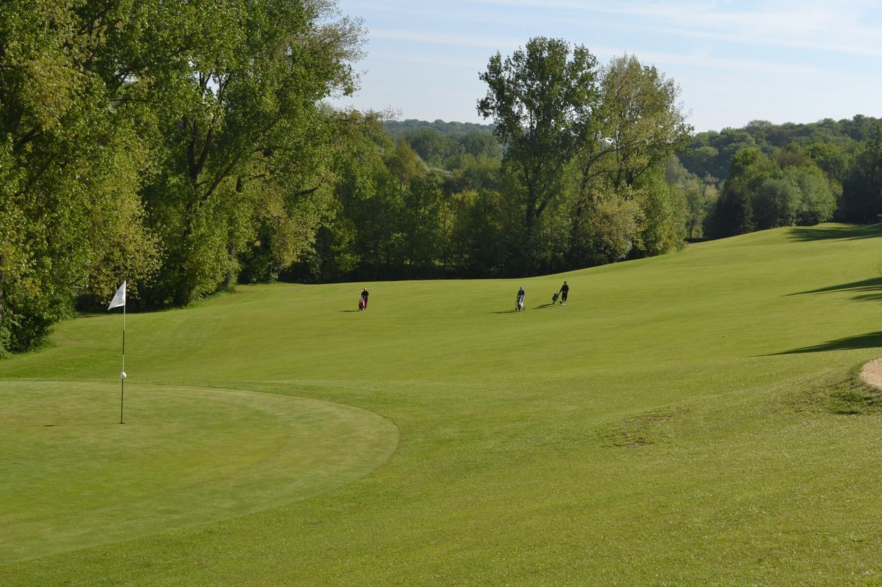 Golf & Hotel De Falnuee Mazy Eksteriør bilde